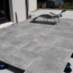 Debut de la pose Terrasse sur plots 100x100 Panarea Grey A